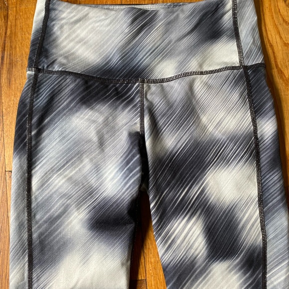 Athleta leggings with front inside hidden stash pocket. - Picture 5 of 11